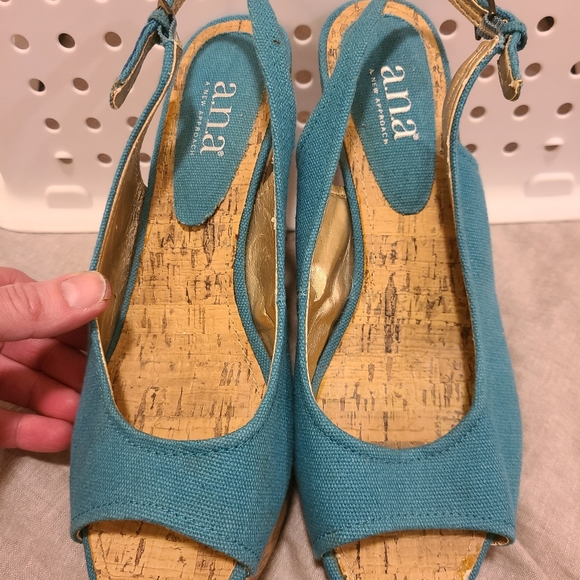 A.n.a. A New Approach Size 8.5 Platform Wedges - Picture 4 of 11